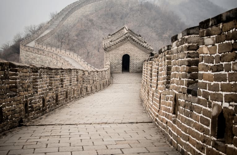 La muraglia cinese è larga 5 m (16 piedi 5 pollici)