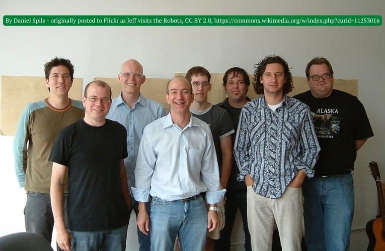 Bezos (prima fila, al centro) alla Robot Co-op nel 2005